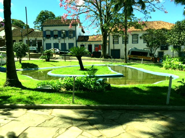Praça Gomes Freire - o Jardim - em Mariana