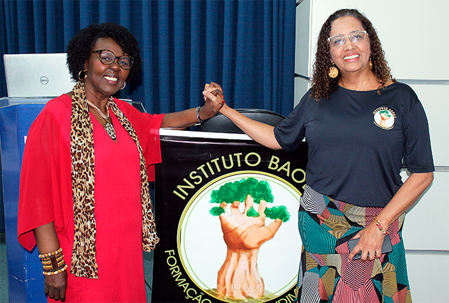 Maria Inês, a palestrante, e Mara Celi, presidente do Institituto Baobá