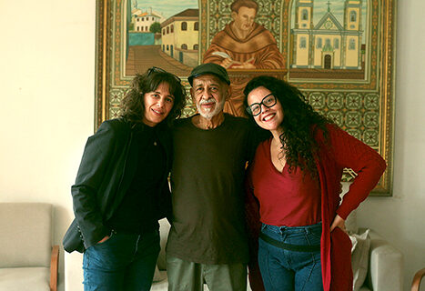 Cildo Meireles, referência internacional da Arte Contemporânea, apresentou obra, Alto, no Auditório Frei Galvão. Confira!